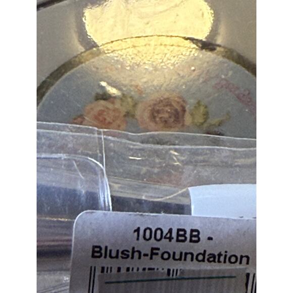 Kjaer Weis Blush Foundation Brush - NEW - Picture 2 of 2